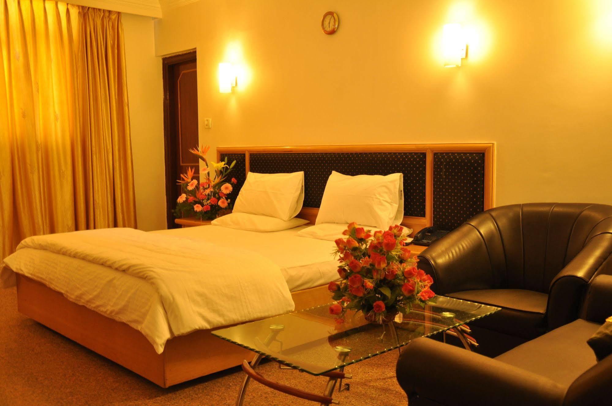 Oyo 539 Hotel Pearl Inn Бангалор Экстерьер фото