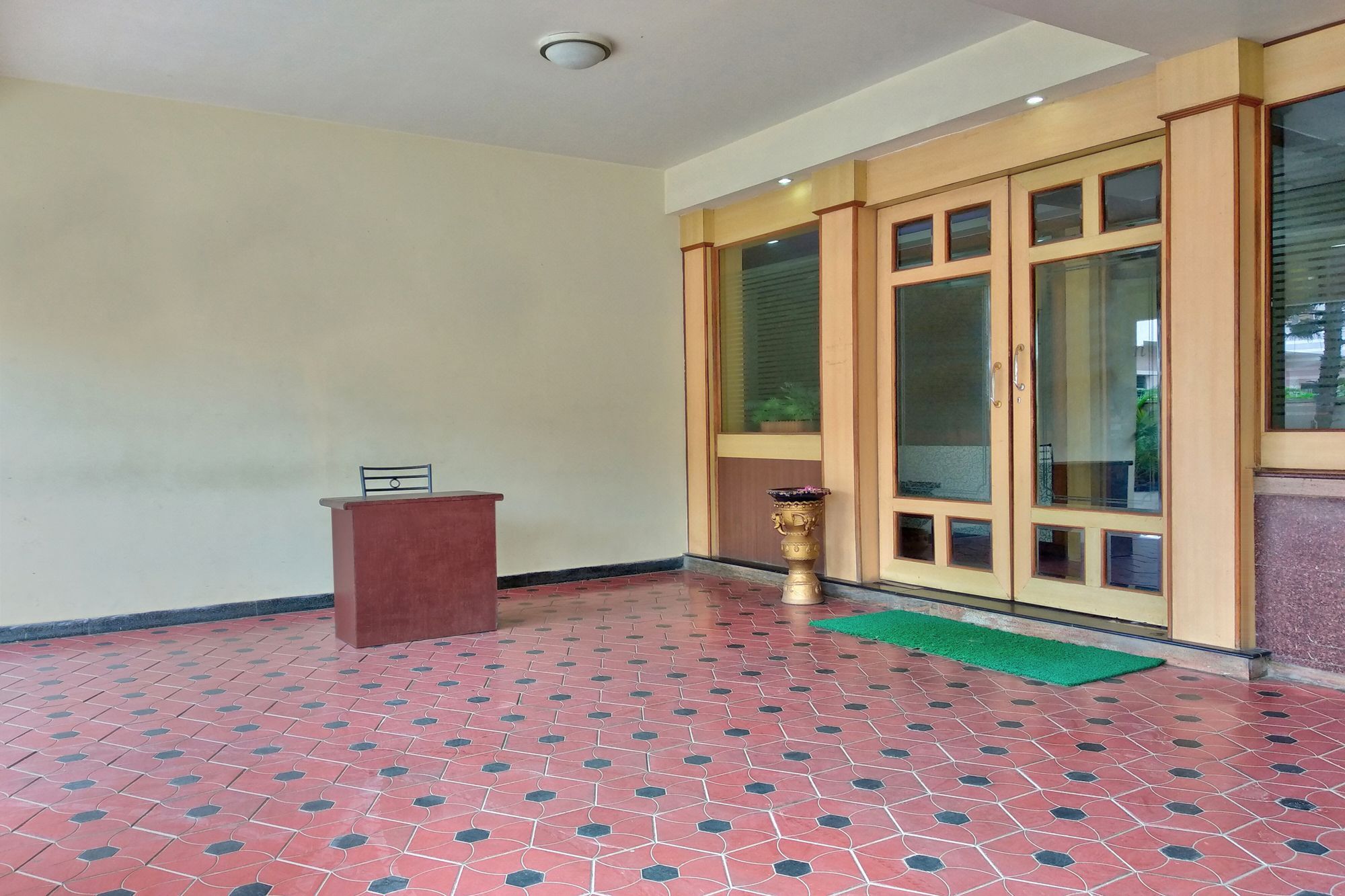 Oyo 539 Hotel Pearl Inn Бангалор Экстерьер фото